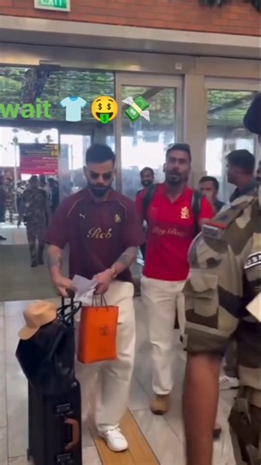 virat kohli outfit 👕🤑💵 sunkar shock 😲#fashion #viratkohli #ipl #cricket #outfit #rcb