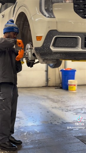 Behind the scenes peek at our techs executing The Works Package! #OilChangeSpecial #Hopkinsville #fortcampbellky #forddealership #vehicleservice #TruckMonth #pennyrileford | Pennyrile Ford