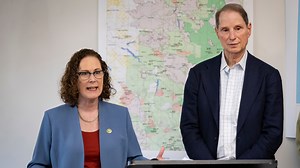 Hoyle, Wyden, announce $25 million for Port of Coos Bay expansion