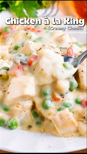 🥘🍗✨ Chicken à la King (Creamy Classic) This Chicken à la King is the timeless classic — tender chicken, mushrooms, and peppers simmered in a rich, silky cream sauce that’s cozy, elegant, and unbelievably comforting. Serve it over toast, rice, noodles, or puff pastry for a nostalgic meal that never goes out of style. Creamy • Savory • Classic • Comfort 😍🔥 ⏱️ Recipe Details Prep Time: 10 minutes Cook Time: 20 minutes Total Time: 30 minutes Servings: 4 🍗 Ingredients Base 3 cups cooked chicken,