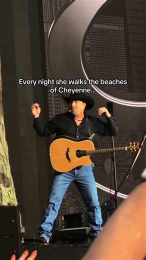 The Beaches of Cheyenne — Garth Brooks Live at BST Hyde Park