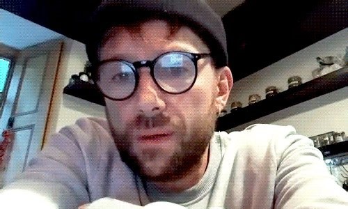 I will save this gif every time I see if bc wow his eyes are so blue and pretty