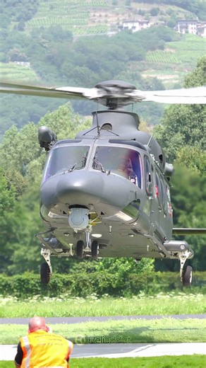 Leonardo HH-139B (MM82023 - 15-70) in partenza dall’aviosuperficie di Caiolo