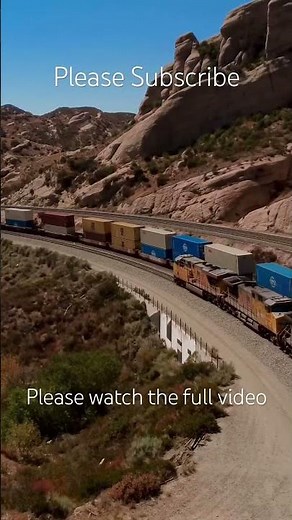 BIG TRAINS MEET! 2160p 4K! 16 Total Locomotives! 6+10 Set Up! Awesome Sullivan's Curve Cajon Pass!