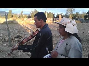 SANTIAGO CON VIOLIN Y TINYA(2)