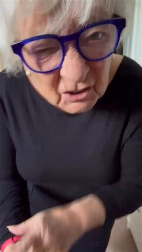 46K views · 1.1K reactions | It’s back to basics! The weather has changed and it’s got cold outside. So here’s my outfit for the day. Of course I’ve included a scarf and glasses  泥 Wishing you all a wonderful day. Viv #fashion #fashionista #scarf #glasses | Vivienne Truran | Facebook