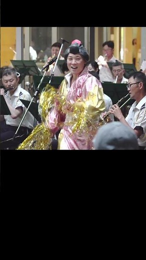 「 マツケンサンバⅡ」熟女がガチで踊る 3 指揮：1等陸尉 遠藤 敬 陸上自衛隊第１音楽隊 火曜コンサート けやき広場