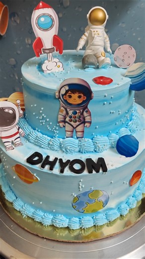 🌌 Beautiful Astronaut Cake Design | Kids Birthday Cake Idea #cakeshorts #viralshorts #shortsvideo