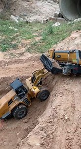 473K views · 6.6K reactions | RC Wheel Loader RC Truck RC Excavator In Action #rctrucks4x4 #rcexcavator #RCtrucks #RCMedia #RCRC #RCConstruction | RC World | Facebook