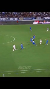 When players refuse to give u😤. #cristianoronaldo #fypviral #football #footballfans #Soccer #nevergiveup | Leeroy Chihota