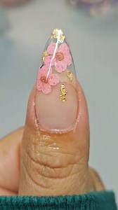 2.1M views · 26K reactions | Mira como encapsular flores secas en soft gel tips #viralvideoシ #hair #acryllicnails #beauty #haircut #hairstyles #makeup #girls #women #nails #uñas | Marisol Beauty Tutorials | Facebook