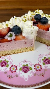 🤩Tak, til alle dem der har bestilt Fredag’s mini jordbær lagkager 🙏 Vil har ganske få tilbage… så skynd dig forbi 🌞Må I alle få en fantastisk weekend ♥️🍰 | Søster Lagkage