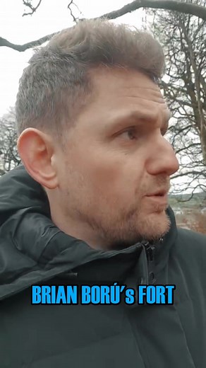 Brian Ború's Fort, in Gaelic Béal Ború, is a National Monument of Ireland 🇮🇪 located in County Clare. The Ringfort that was the birthplace of Ireland's greatesr Hero - BRIAN BORÚ 👑 (2nd Clip from my LIVE WALKING TOUR 🚶‍♂️ ) _____________________ #irishhistory #brianboru #ború #killaloe #coclare #munster #rivershannon #birthplace #irishhero #highking #highkingofireland #brianborusfort #brianborusmarch #rockofcashel #ireland | Bertie Brosnan Films