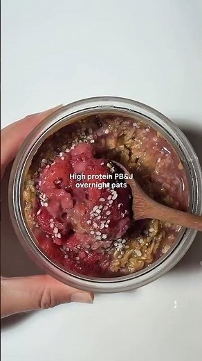 The best high-protein, fiber-rich peanut butter & strawberry jelly overnight oats