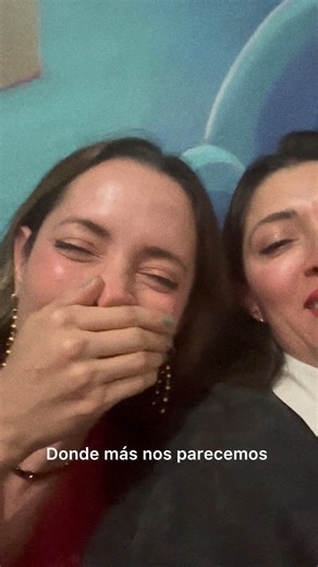 Siempre nos han dicho que nos parecemos y sí, a veces cuando platico con ella, siento que estoy hablando con un espejo viviente 🤣 Guapísima mi Alexis de Anda (No tiene Facebook la chica) | Monica Escobedo Comediante