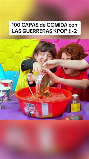 100 CAPAS de COMIDA con LAS GUERRERAS KPOP !!-2