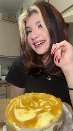 my first time making homemade cheesecake in the springform pan and lemme tell you i was STRESSEDDD it came out so good thooo i can’t wait to try herrrr 🤍 happy thanksgiving!! 🧡 #pumpkincheesecake #thanksgiving #cheesecake #reveal #fypシ゚viral