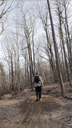 Afterwork sessions on the Demo 8 #mtb #bikeshorts #demo8 #freeridemtb #downhillmtb