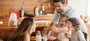 La importancia de comer en familia para el niño