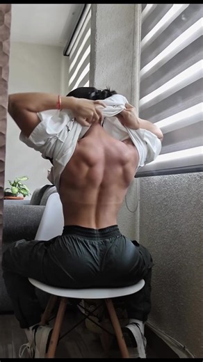 Day 2 like save comment & Follow for more daily posts #viraltiktok #musclemommy #foryoupage #abs #back