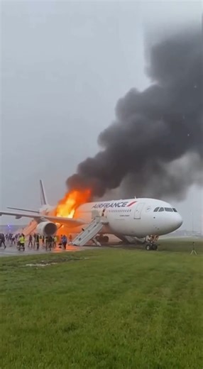 Air France Flight 358, an Airbus A340, experienced a runway excursion while landing at Toronto Pearson International Airport…. | Aviation LiKer