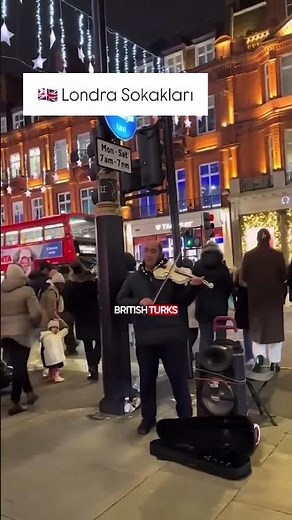 Londra’da bir sokak sanatçısı, kemanıyla İbrahim Tatlıses’in bir eserini çaldı