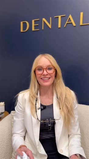 Is your algorithm trying to get you to buy one of these? 👀 Here’s the straight answer from a real dentist. Waterpiks can be a helpful tool, especially for cleaning around implants, bridges, and certain orthodontic work. They flush debris and reduce plaque in hard-to-reach areas. But when it comes to daily oral hygiene, traditional floss still does the best job. Floss physically disrupts plaque between teeth and below the gumline in a way water alone cannot. If you have implants, a Waterpik can 