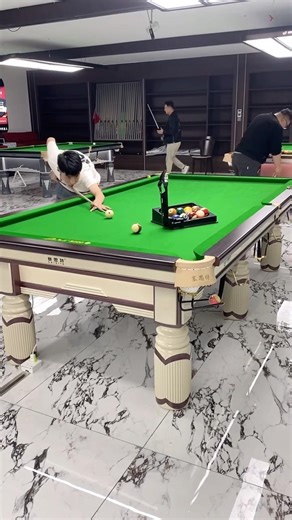 Do you know how convenient this billiards practice device is? #billiards #snooker #pooltable