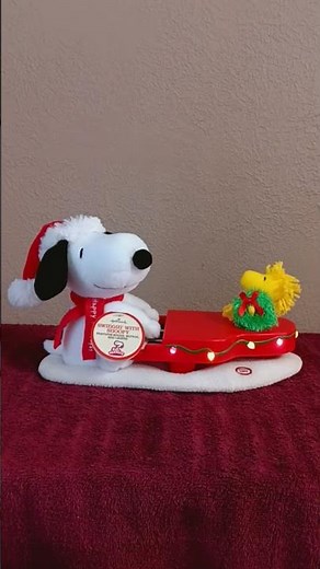 Hallmark Peanuts SWINGIN' WITH SNOOPY Christmas Music & Lights