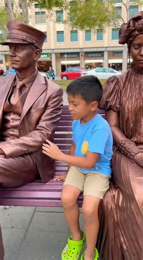When you try to out move the living statues but they’re just too chill🤣 The videos are made using AI for your entertainment | Stephen Hilton