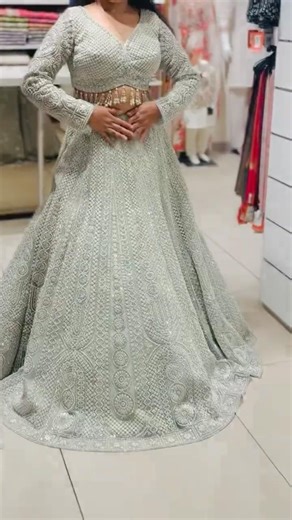 🙋‍♀️New Bridal Lehenga #viral shorts​ #fashion​ #lehenga​ #lehengacholi​ #youtubeshorts​ #trending