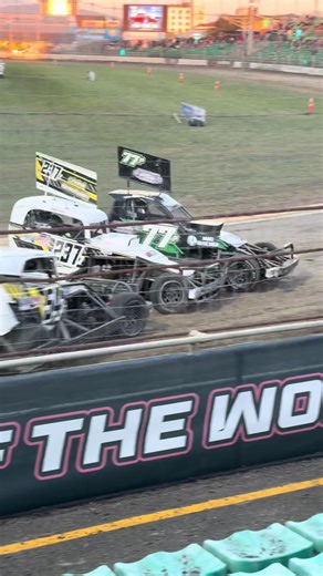 Palmy was on last night!! 👌👌#FitzroyMotorsport #speedway #teams