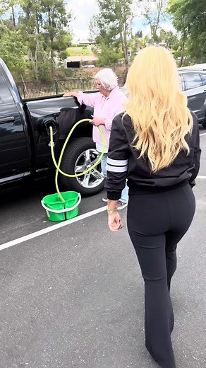 Caught Karen stealing gas out of my car😂 #wow #karen #viral #skit #sketchcomedy #foryou #foryoupage #funny #humor #gas @jakehunterofficial