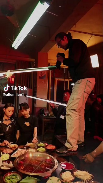 I shooting hot girls eating hotpot in Ch ongqing China #fashionphotographer #modelshoot #girl #chinastyle #chongqing #hotpot #losangelesphotographer #allenliu #model #beautifulgirl