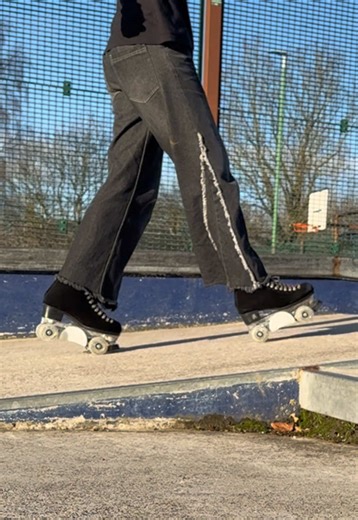 twas a solo skate so funky angles #rollerskating #quadskates #skatepark