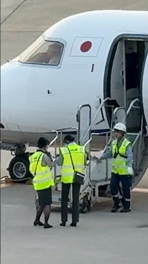 最終確認終了、タラップ離脱！ANA WINGS JA848A Bombardier DHC-8-402Q Dash 8 Ground Handling 大阪国際（伊丹）空港 #shorts