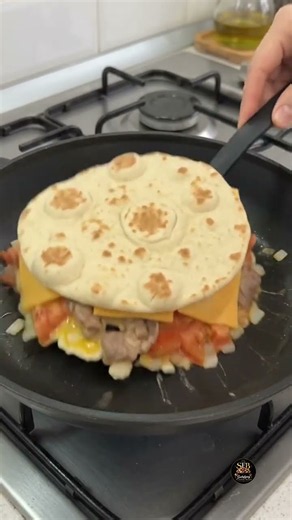 Savory Beef & Tomato Egg Flatbread Fold! 🥩🍳