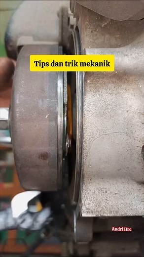 246K views · 2.4K reactions | Trik mekanik memasang v belt dengan cara ini. pasti lebih mudah dan tenagapun sedikit #tutorial #reels #otomotif | Andrihrc | Facebook
