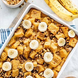 Recipe 👉 https://www.healthyseasonalrecipes.com/greek-yogurt-banana-maple-bread-pudding/ This Banana Bread Pudding is out-of-this-world-good my friends. It is made with bread soaked in a rich and tangy custard made with fresh eggs, bananas, maple syrup, vanilla Greek yogurt and crunchy walnuts. It’s an easy, fuss-free homestyle dessert to make with overripe bananas! | Healthy Seasonal Recipes