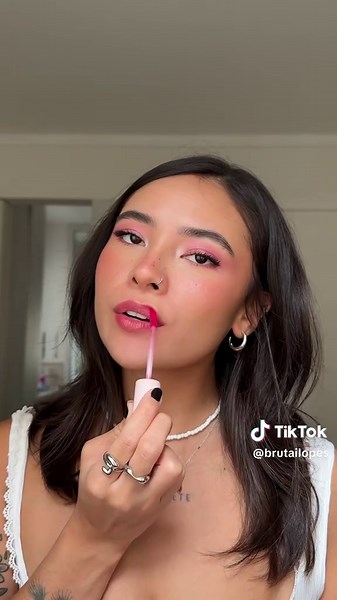 Tutorial de Maquiagem: Sombra Rosa para Olhos