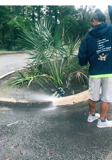 Essential Cleaning Tools for Commercial Pressure Washing