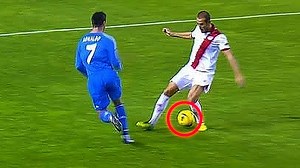 233K views · 1.1K shares | How To Nutmeg Your Opponent - Tutorial: https://youtu.be/VdcAwnly5zg | Freekickerz | Facebook