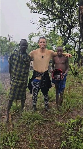 Suri Tribe drinking blood and managing cattle 🐮 #ethiopia #suritribe #surmatribe #omovalley 🇪🇹