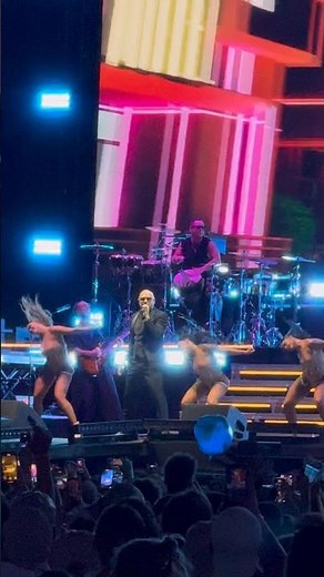 Pitbull - Hotel Room Service (live in Budapest, Puskás Aréna, 2026)