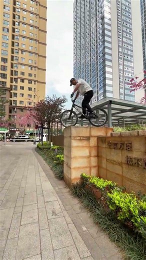 Master the Mountain: Courage & Skills on a Dual-Wheel Drive Bike