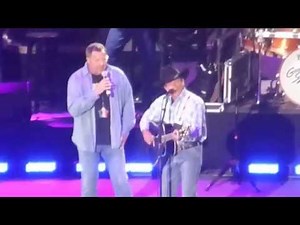 George Strait & Vince Gill - Does Fort Worth Ever Cross Your Mind (Dallas 06.07.14) HD