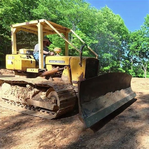 That Old John Deere Dozer Still Has It #forestry #logging #satisfyingvideo