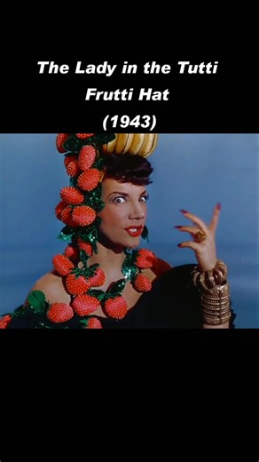 Carmen Miranda cantando