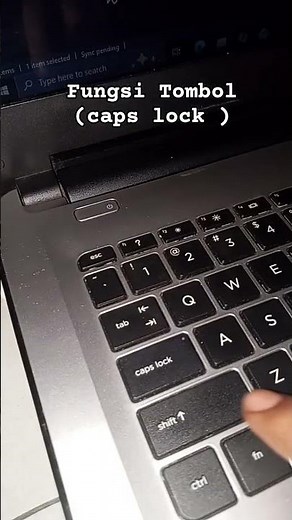 mengaktifkan tombol caps lock untuk mengubah huruf kecil menjadi huruf besar #capslock #menulis