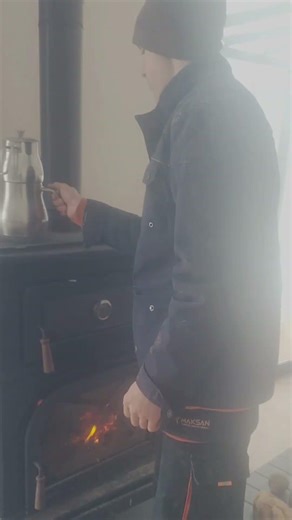 Boya ve seramik işçiliğimi ve hayatımdan detayları paylaşmaktayım.